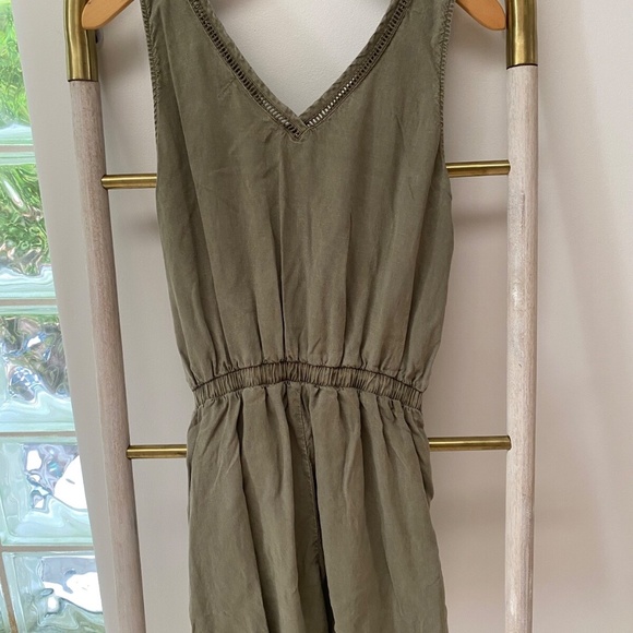 Anthropologie Cloth & Stone Burlingame Wrap V-Neck Romper Olive Green Size S - Picture 3 of 8